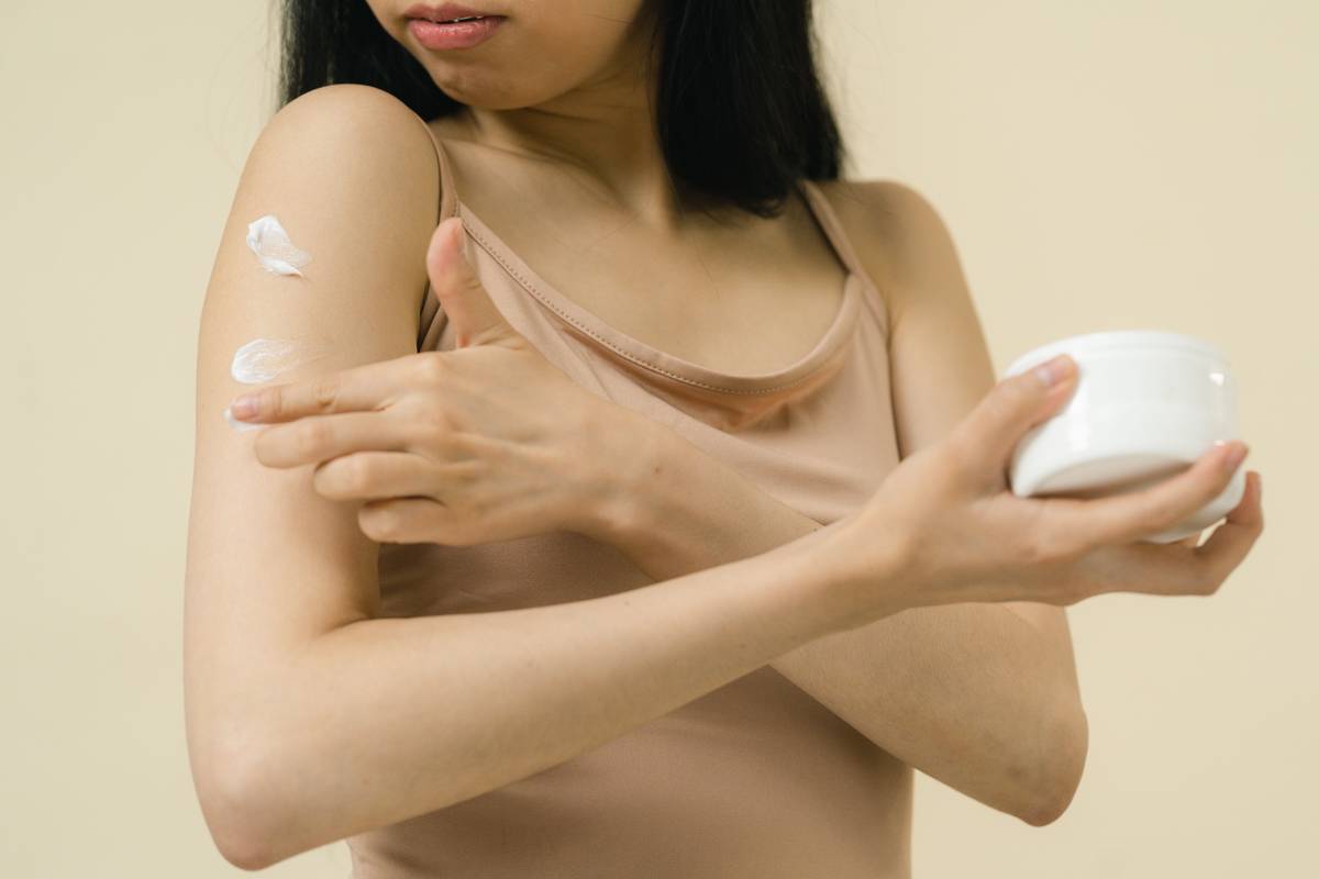 Woman applying makeup under balanced white application lighting aid on vanity